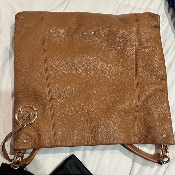 MICHAEL MICHAEL KORS LARGE HOBO IN COGNAC PEBBLED LEATHER - Picture 12 of 12